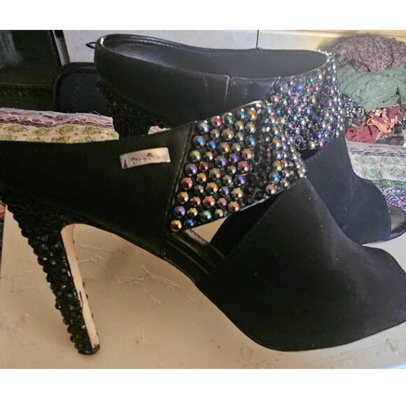 Calvin Klein Heeled Slides - Picture 9 of 15